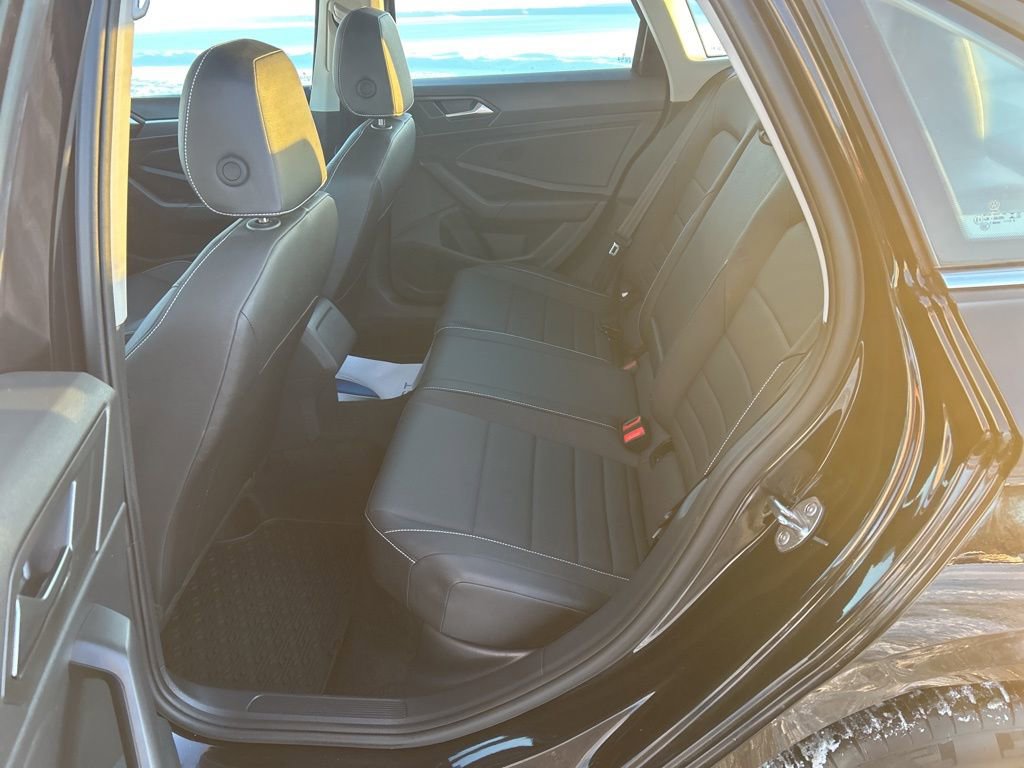 Used 2024 Volkswagen Jetta SE w/ Panoramic Sunroof Package image 20