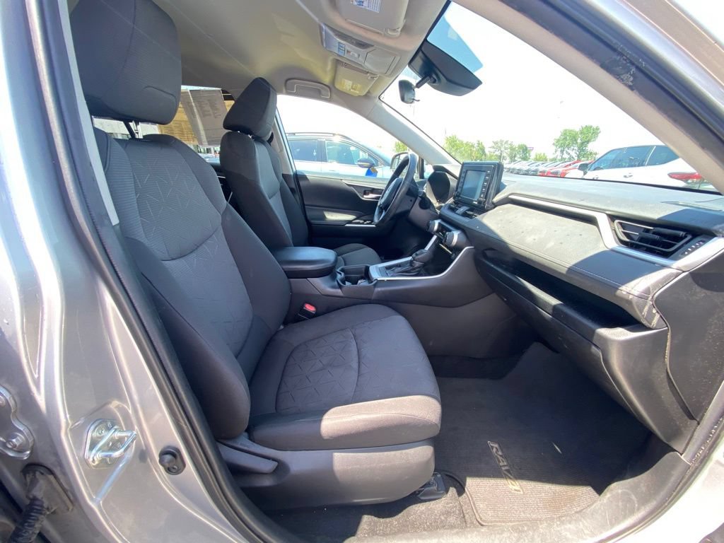Used 2021 Toyota RAV4 XLE FWD image 9
