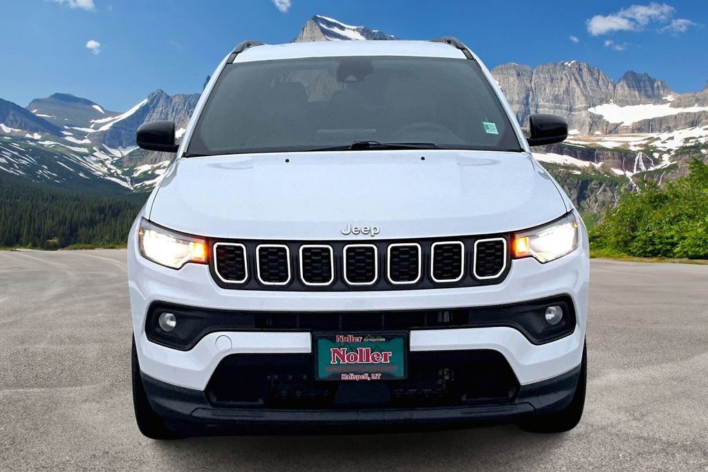 Used 2024 Jeep Compass Latitude image 3