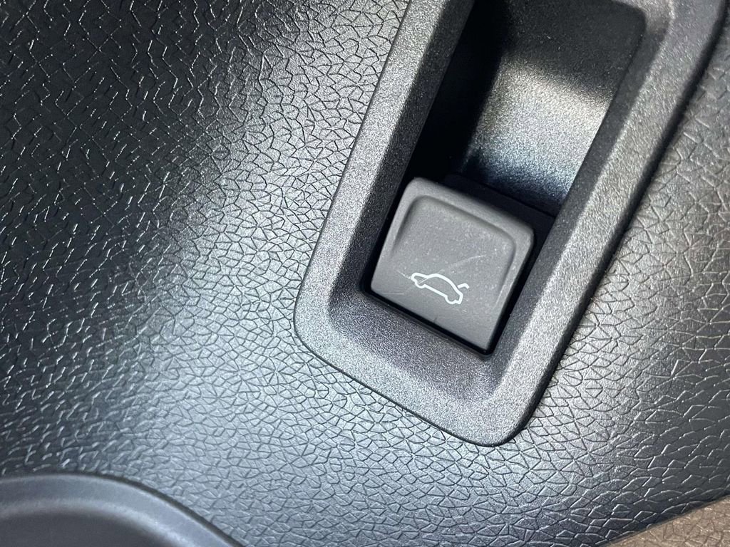 New 2025 Volkswagen ID. Buzz Pro S RWD image 16
