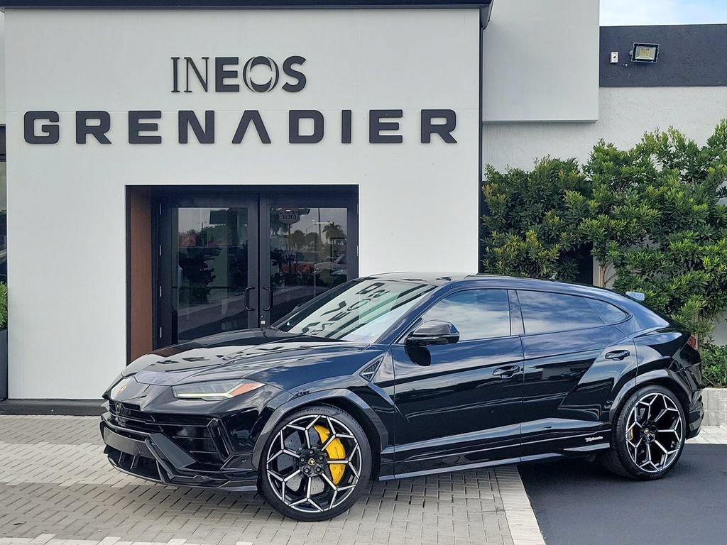 Used 2023 Lamborghini Urus Performante AWD/4WD image 2