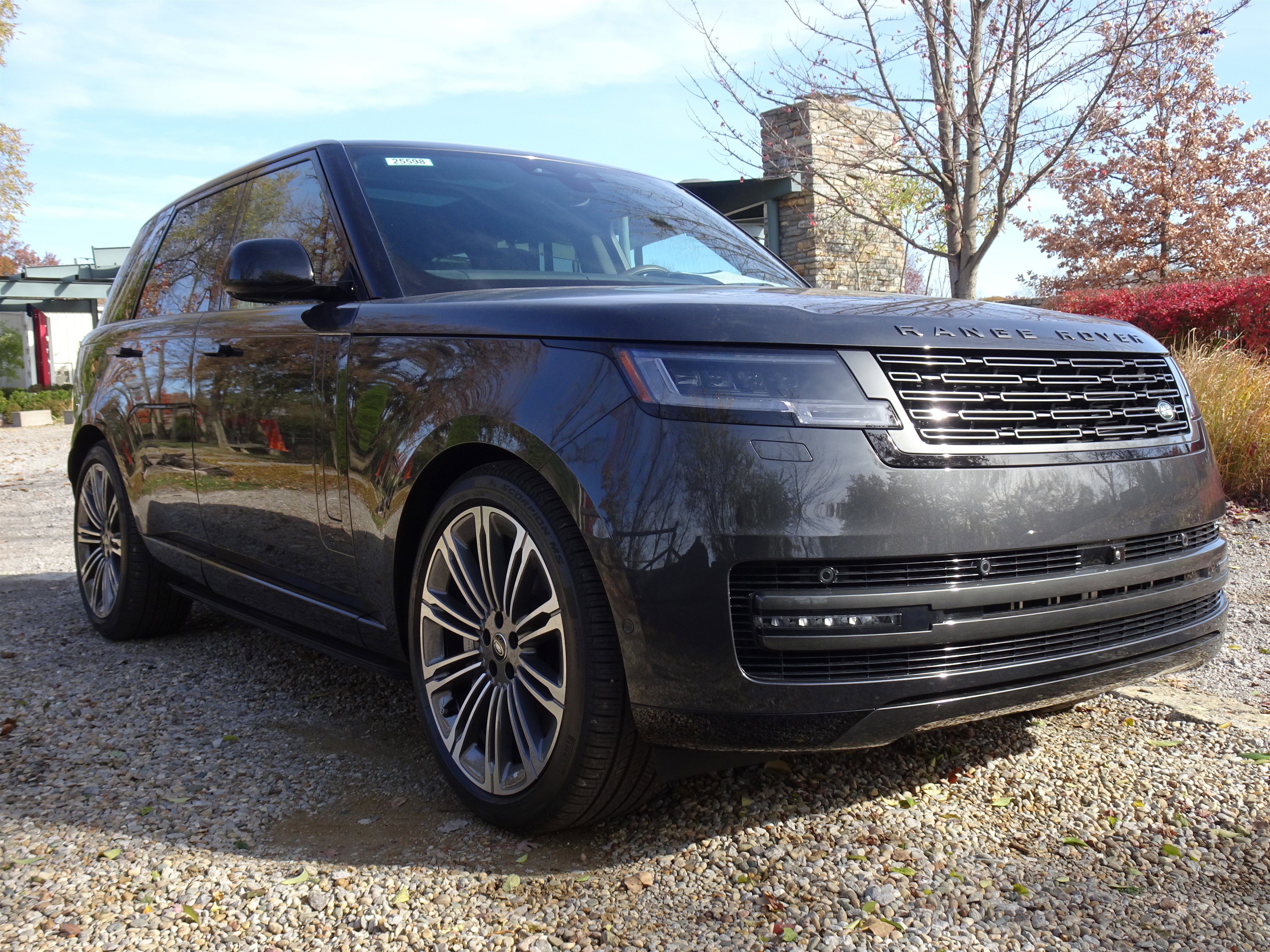 New 2025 Land Rover Range Rover SE image 13