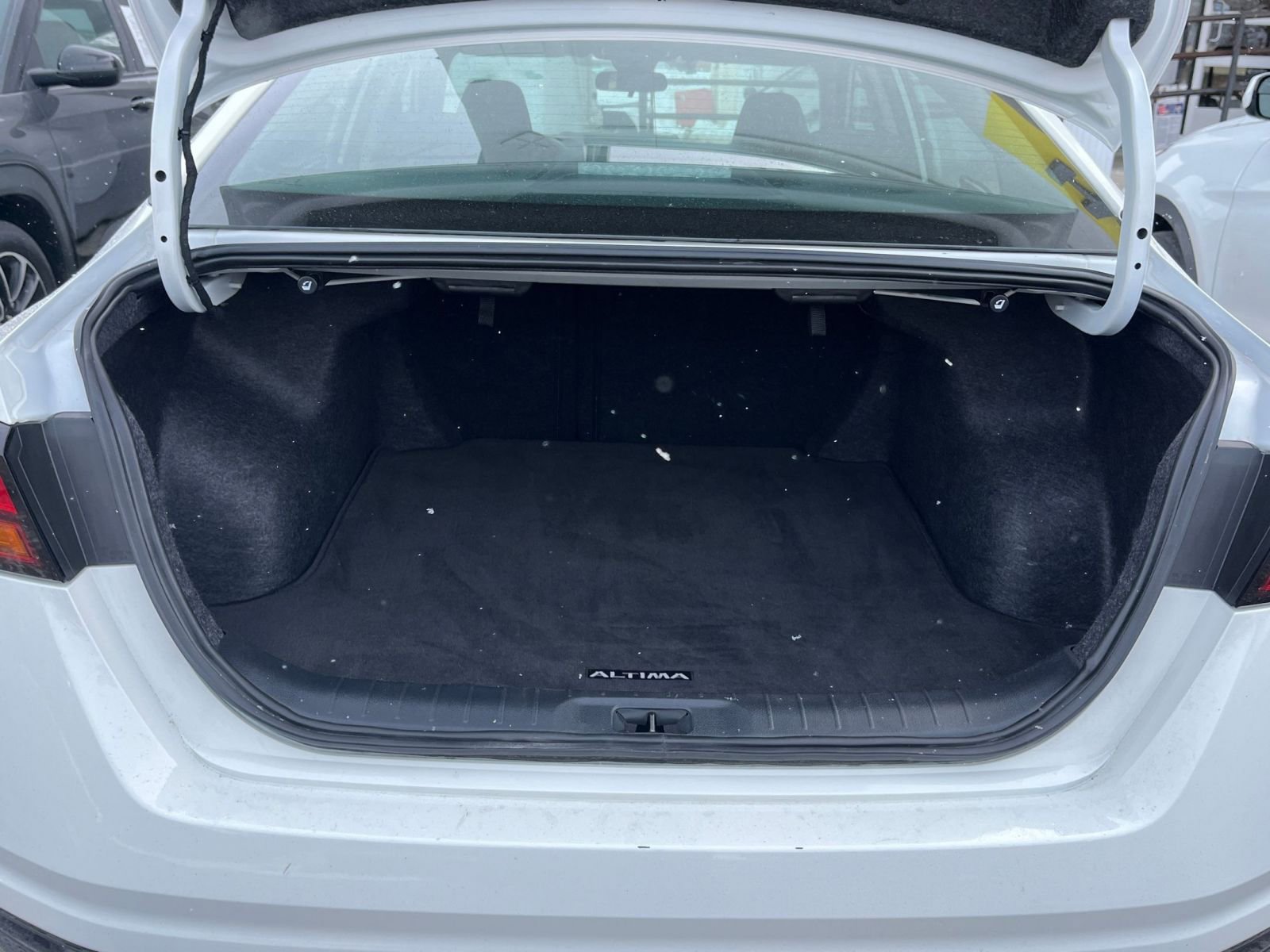 Used 2025 Nissan Altima 2.5 SV image 29