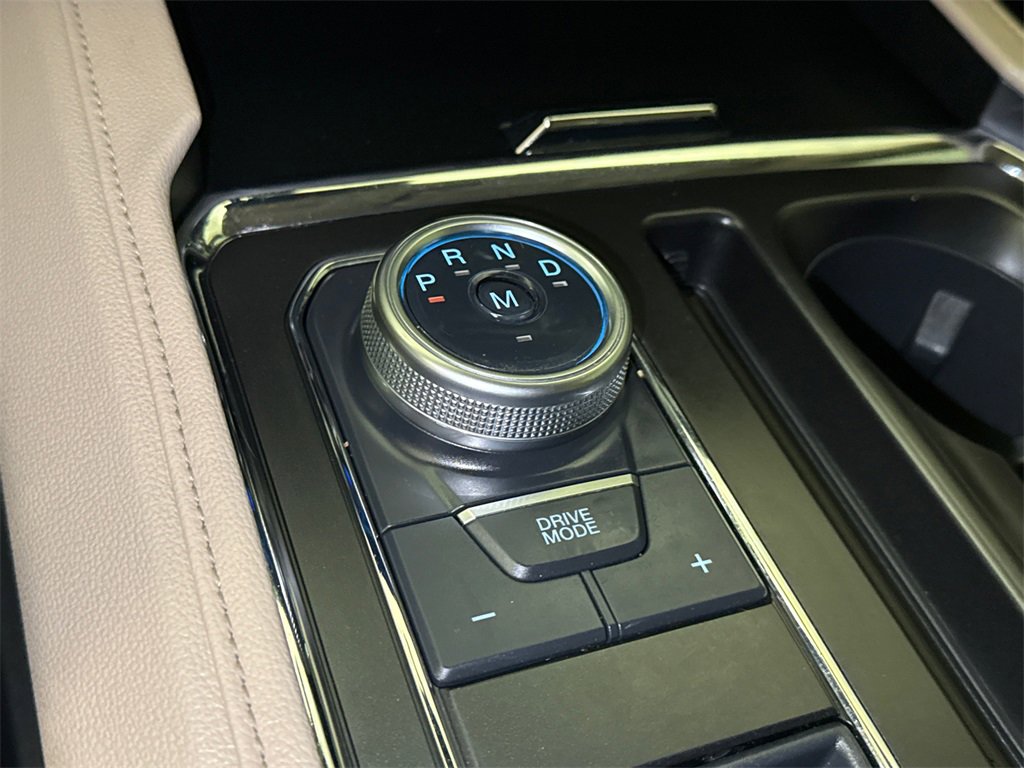 Used 2023 Ford Expedition XLT image 27