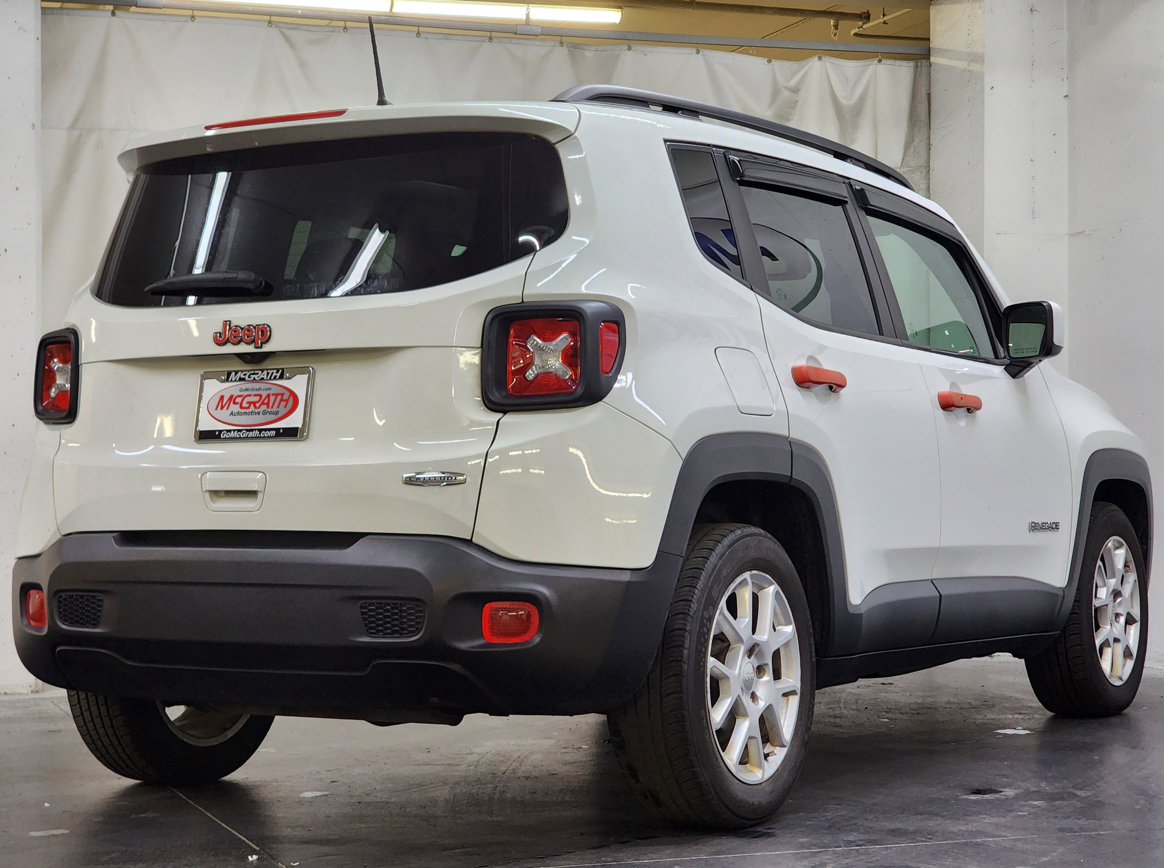 Used 2020 Jeep Renegade Latitude w/ UConnect 8.4 Nav Group FWD image 5