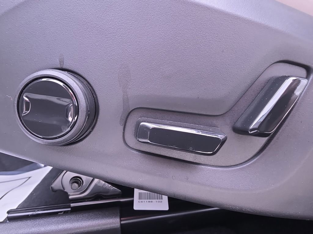 New 2026 Volvo XC60 B5 Plus w/ Protection Package Premier image 31