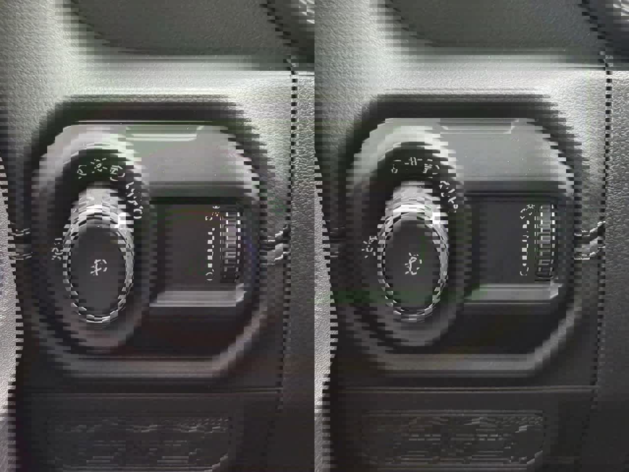 Used 2024 Jeep Wrangler Sahara w/ Safety Group image 18