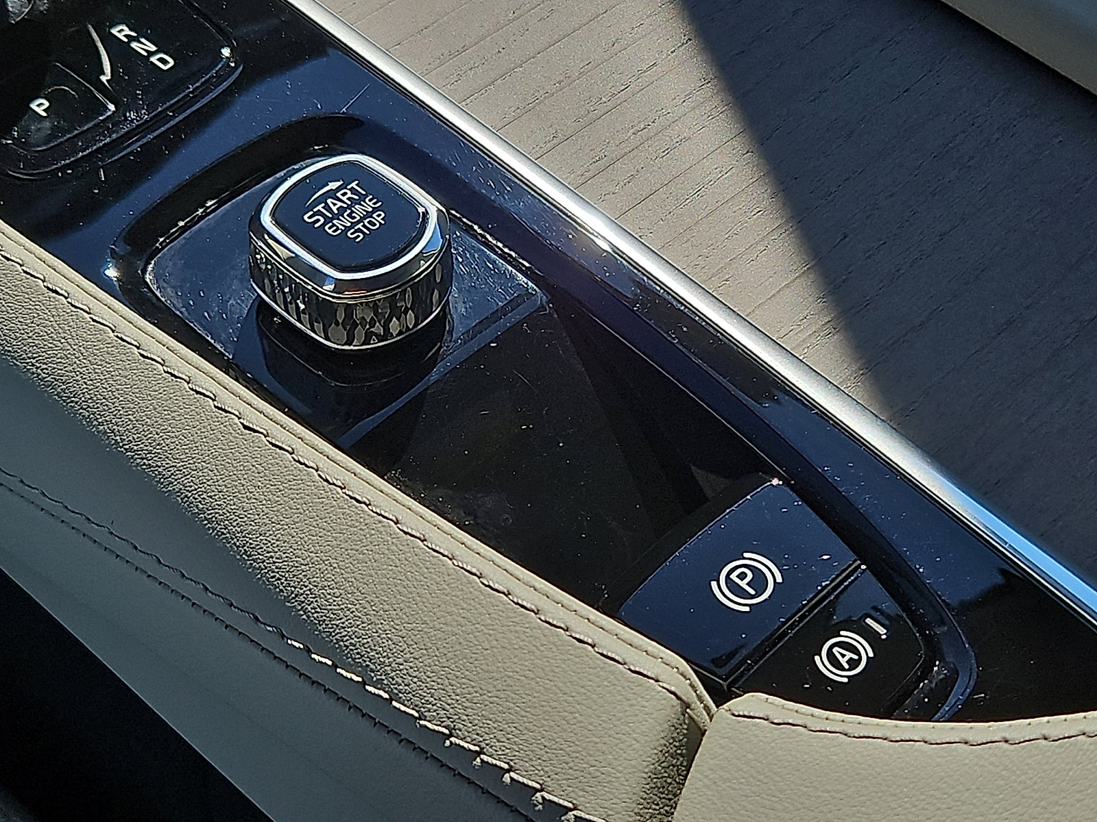 Certified 2024 Volvo XC90 B6 Plus w/ Protection Package Premier image 24