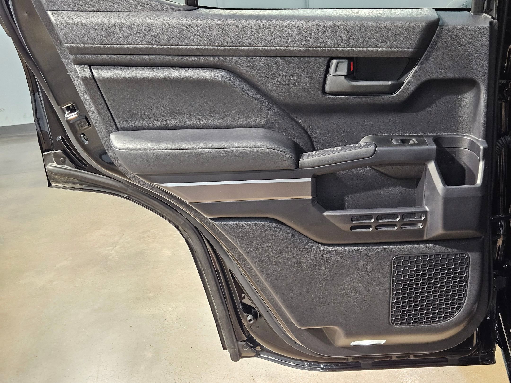 Certified 2025 Toyota 4Runner SR5 AWD/4WD image 33