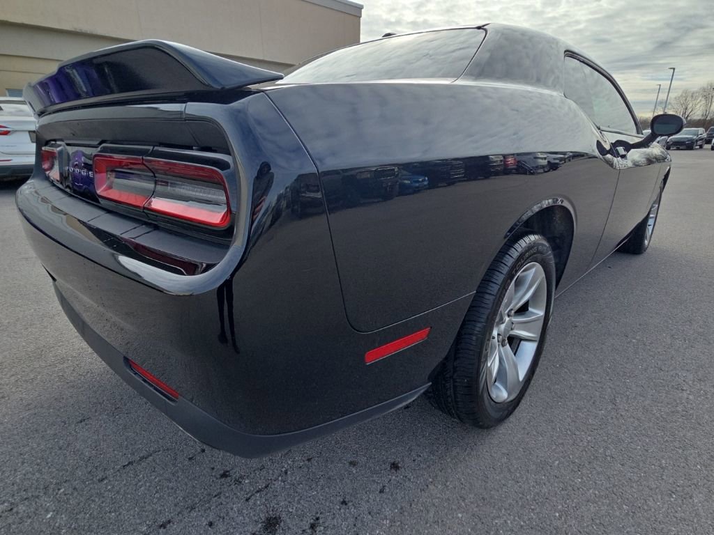 Used 2018 Dodge Challenger SXT image 5