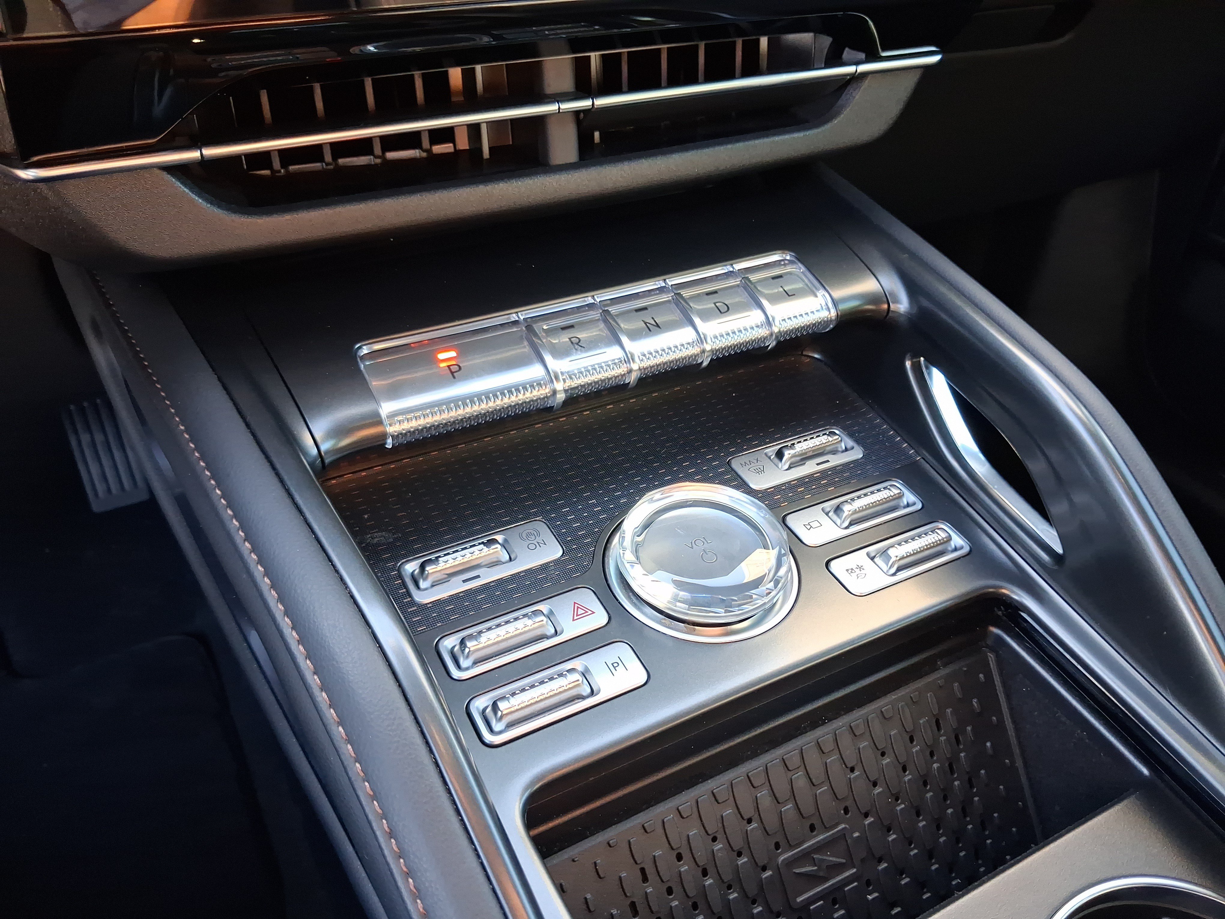 Certified 2024 Lincoln Nautilus Reserve w/ Jet Appearance Package (87T) AWD/4WD image 20