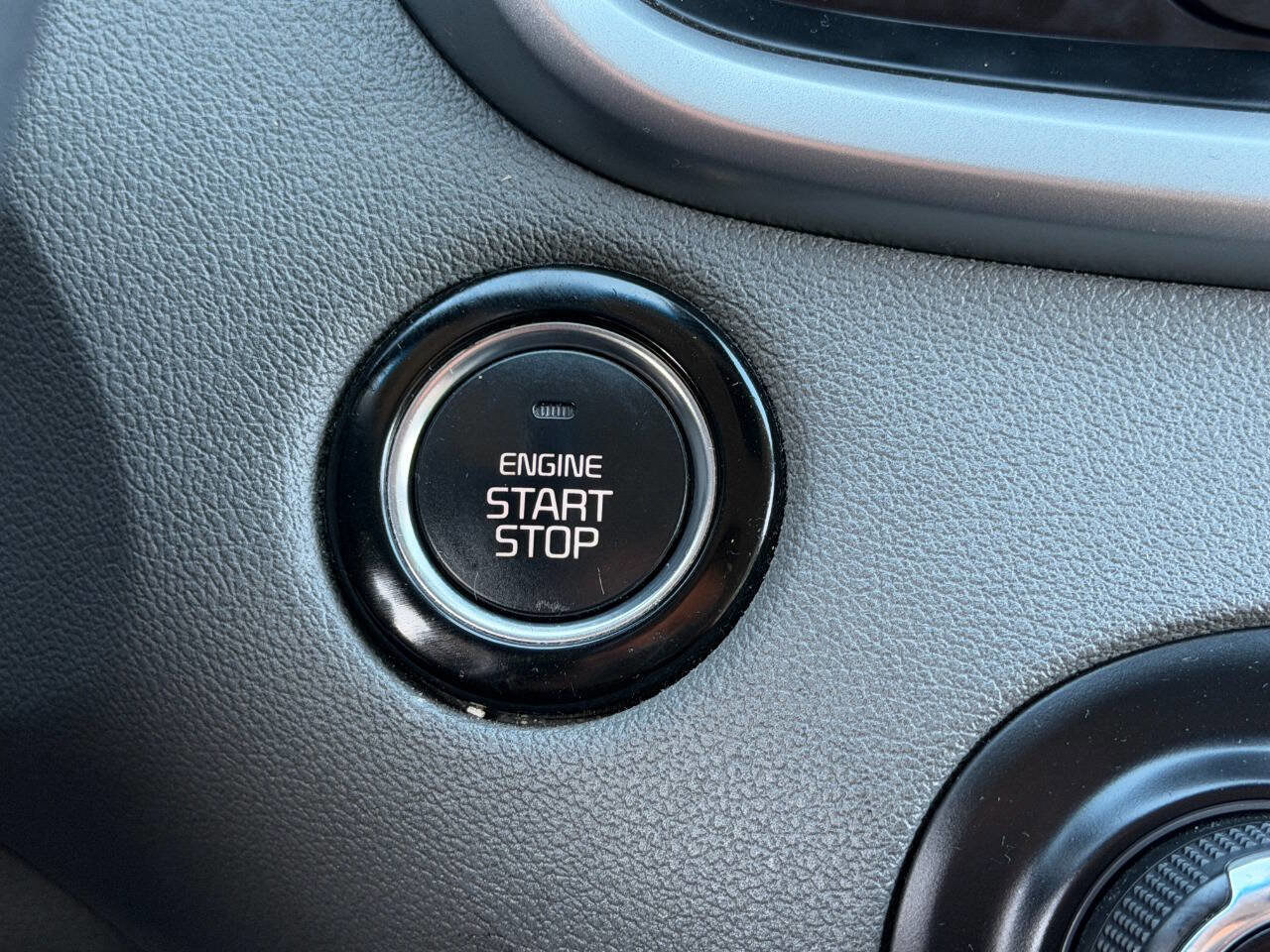 Used 2019 Kia Sorento SX image 43