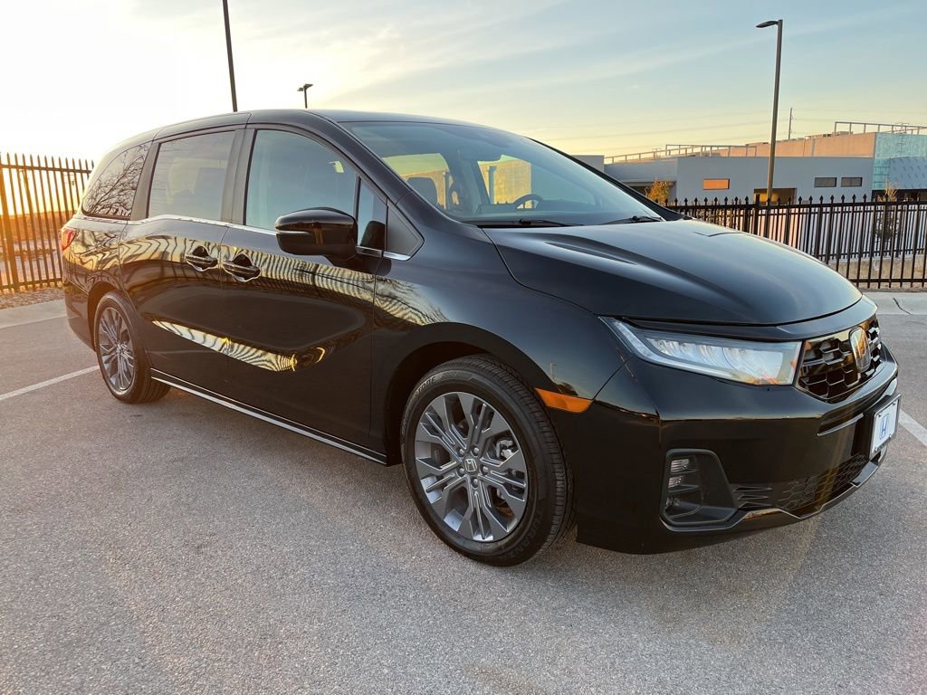 Used 2026 Honda Odyssey Touring image 3