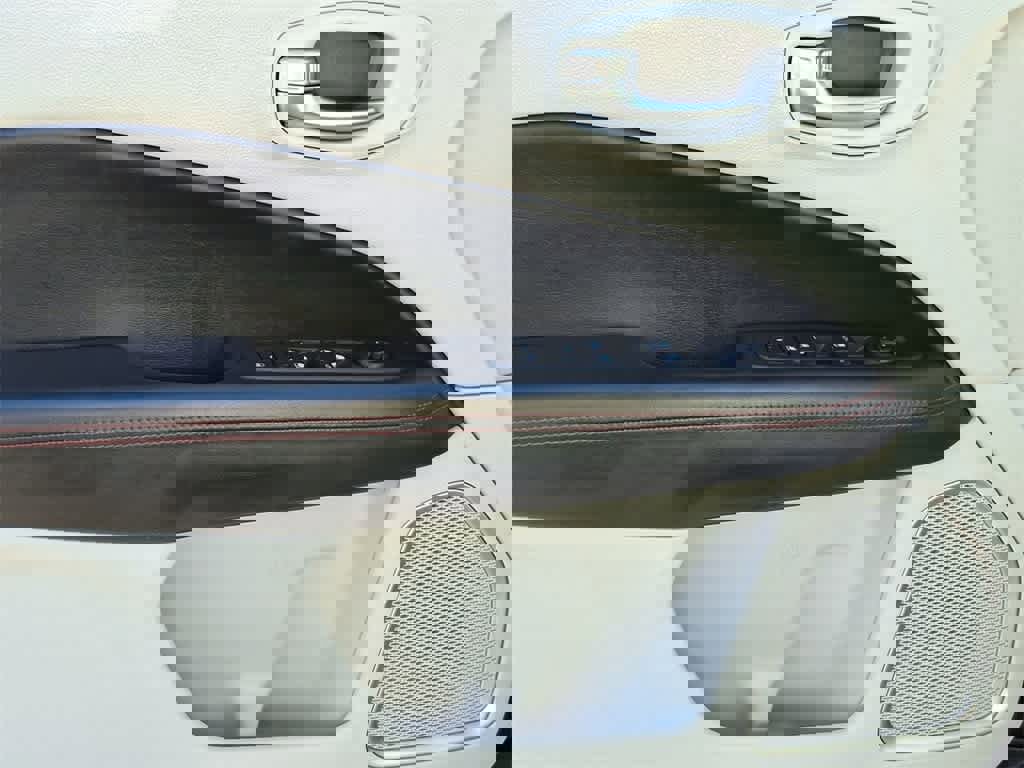 Used 2018 Jeep Compass Limited w/ Navigation Group image 16