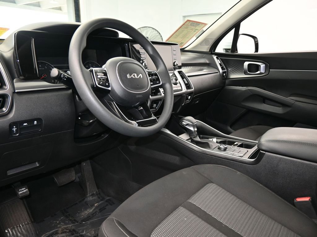 Used 2023 Kia Sorento LX image 12