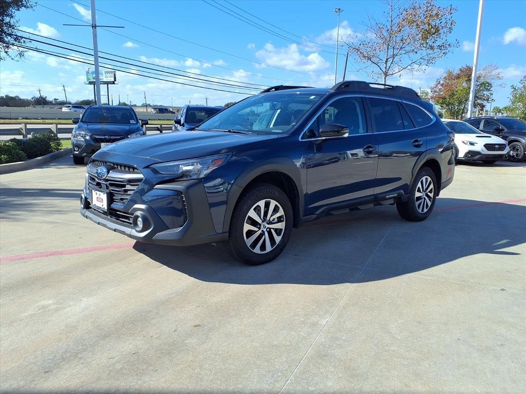 Certified 2025 Subaru Outback Premium image 3