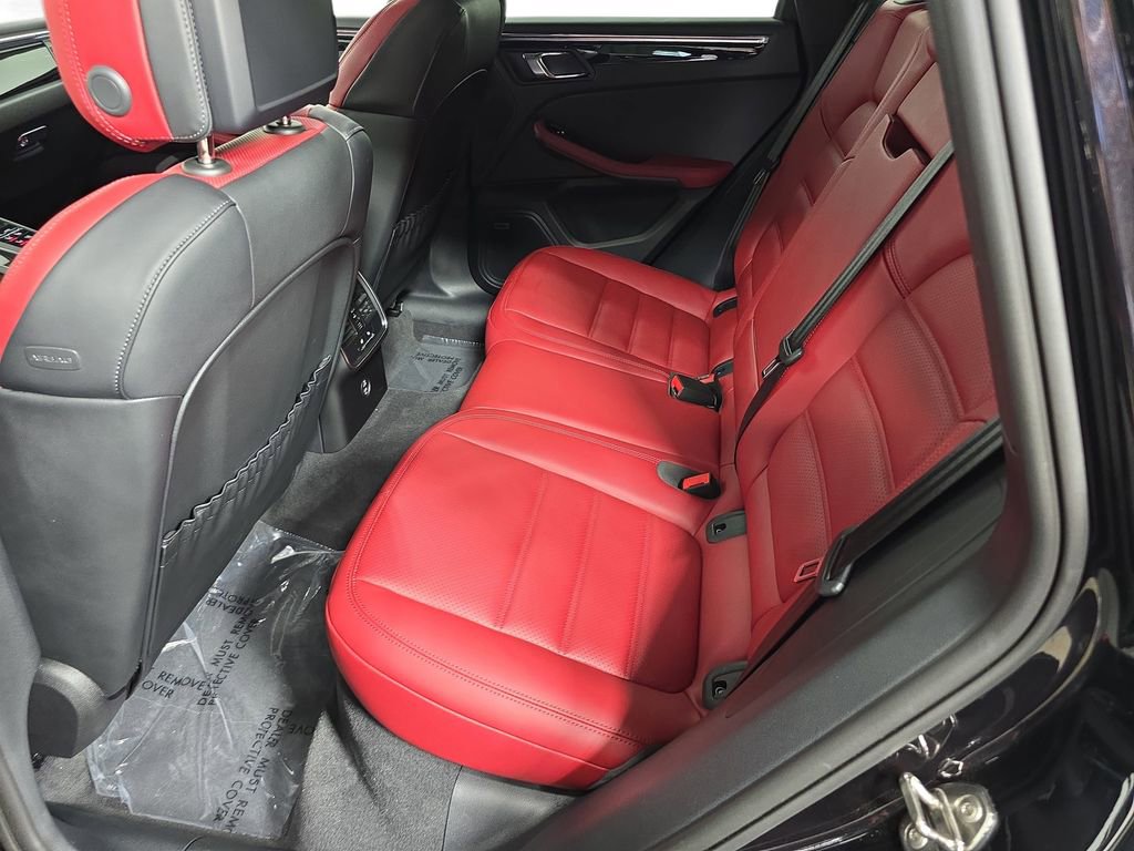 Used 2025 Porsche Macan image 24