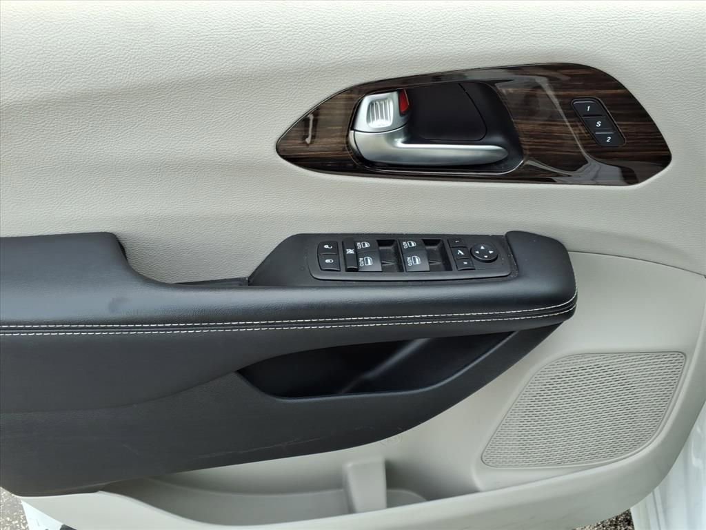 Certified 2023 Chrysler Pacifica Limited image 6