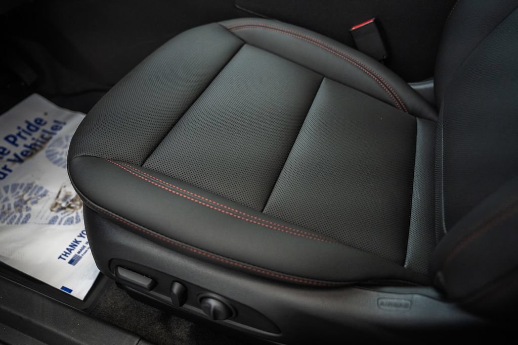 New 2026 Chevrolet Trax RS w/ Sunroof Package FWD image 36