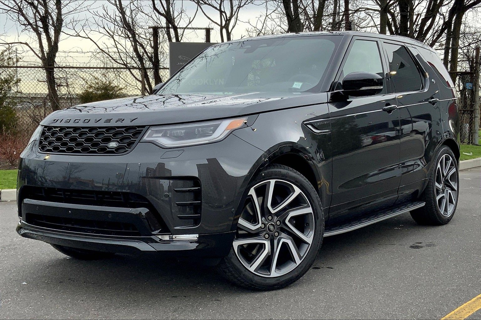 New 2025 Land Rover Discovery Dynamic SE