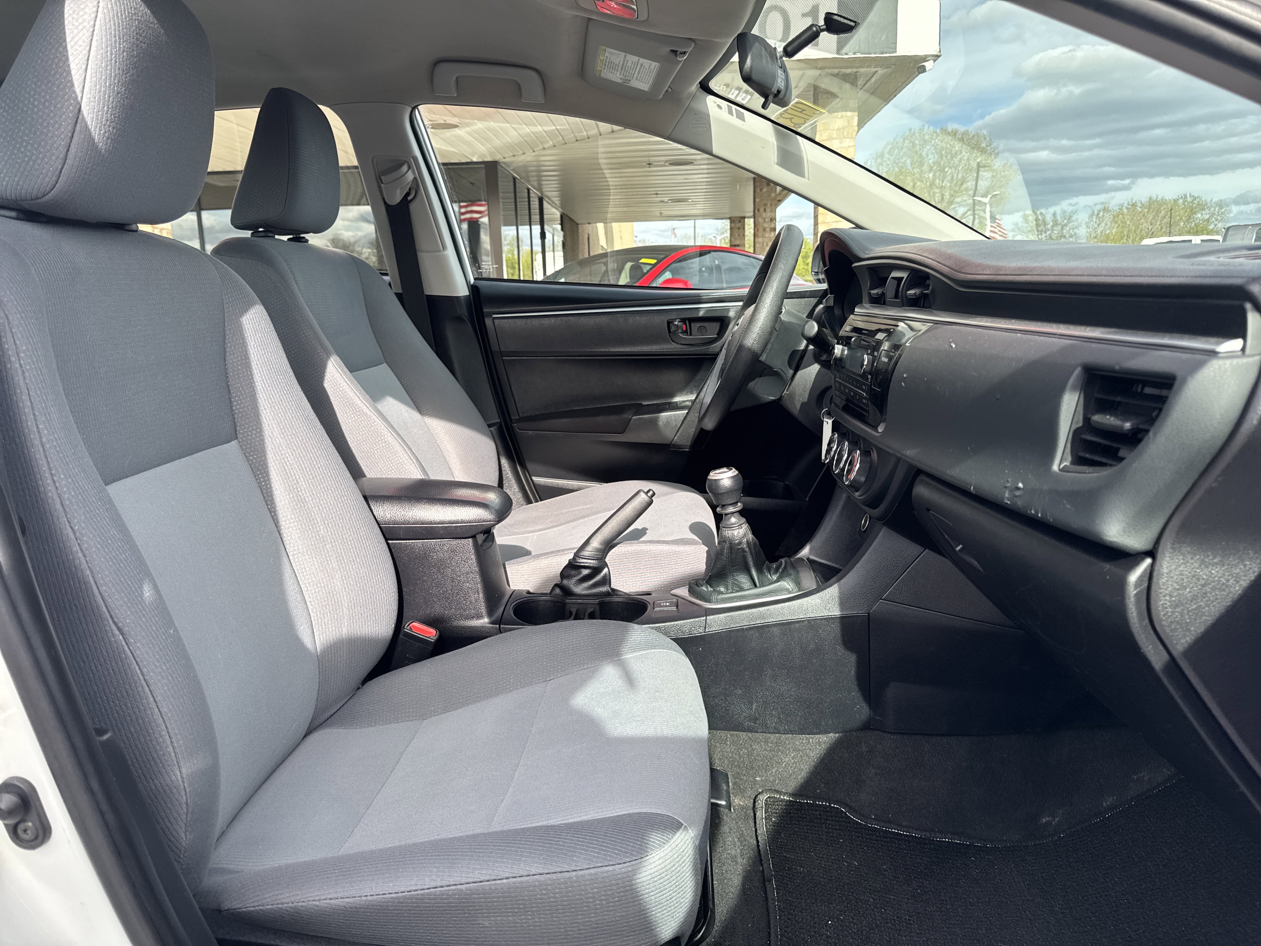 Used 2015 Toyota Corolla L FWD image 25