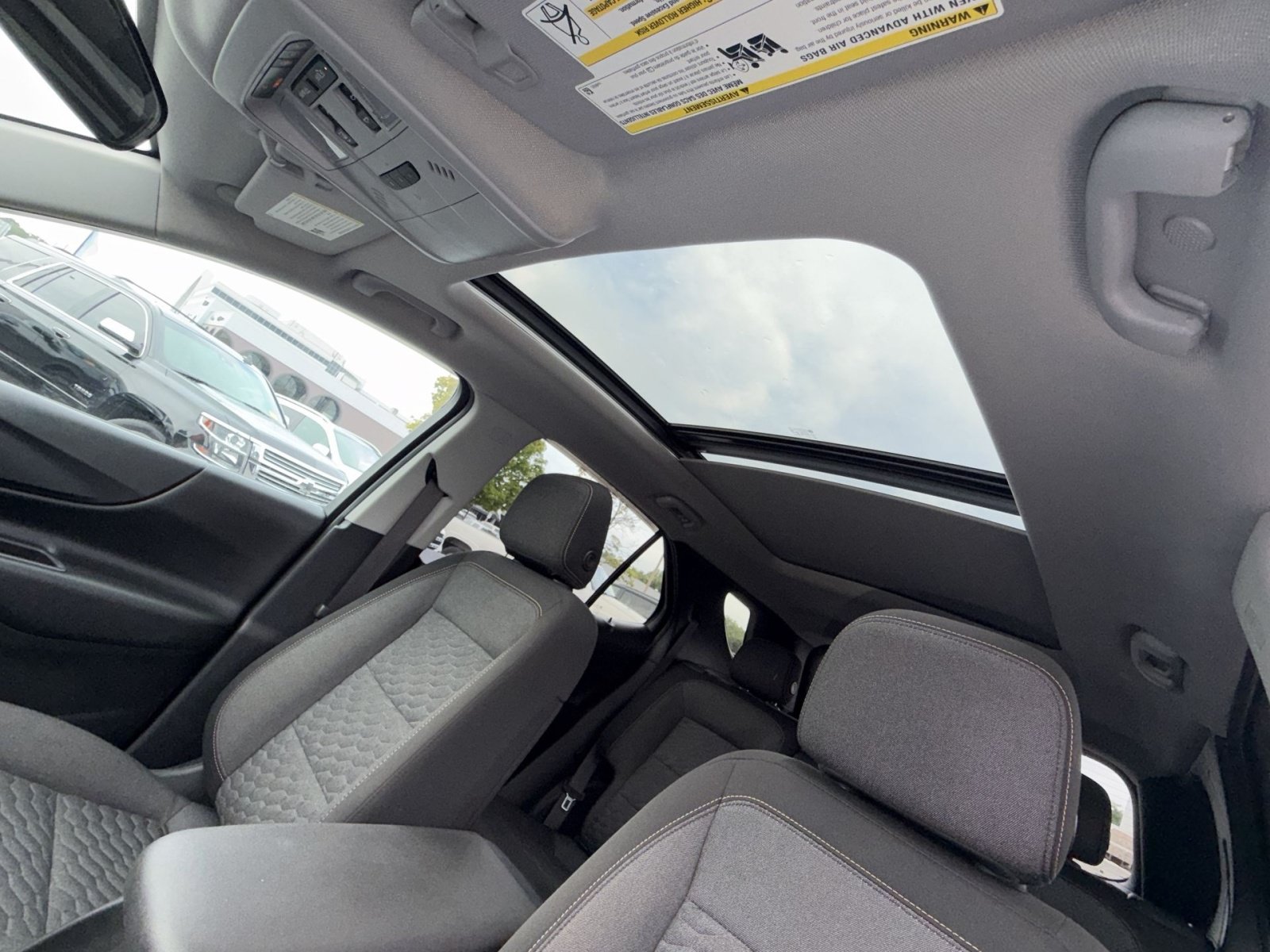 Used 2018 Chevrolet Equinox LT w/ Sun & Infotainment Package AWD/4WD image 23