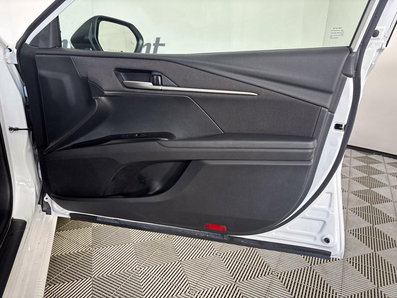 Used 2025 Toyota Camry LE FWD image 27