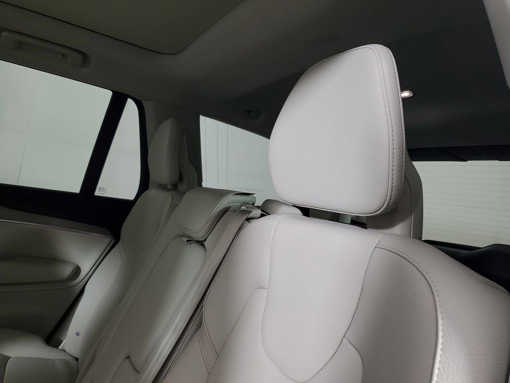 Certified 2024 Volvo XC90 B5 Plus w/ Protection Package Premier image 15