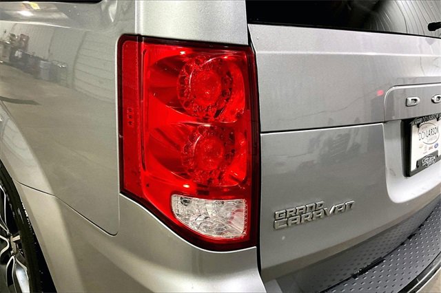 Used 2018 Dodge Grand Caravan SXT w/ Blacktop Package image 8
