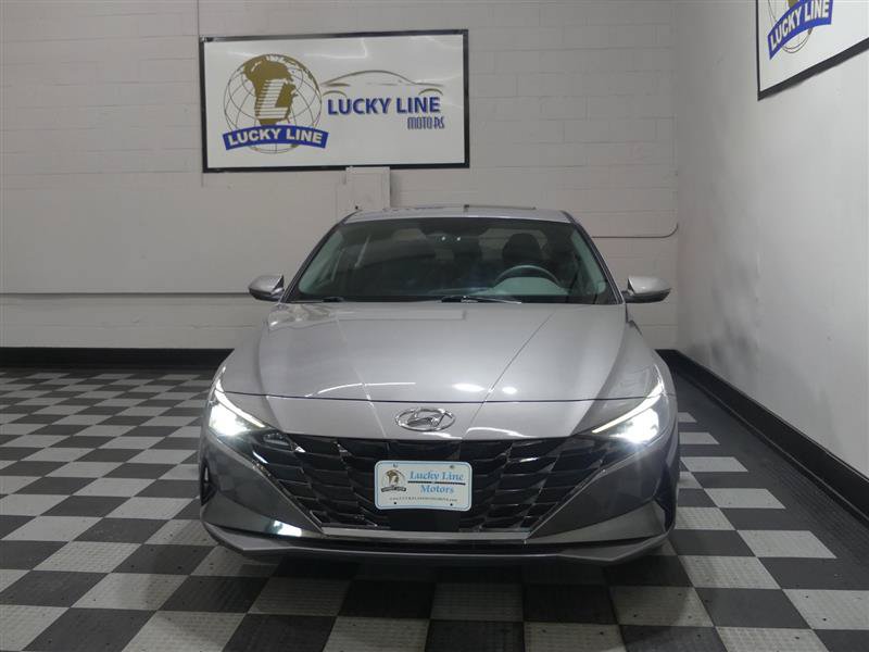 Used 2022 Hyundai Elantra SEL w/ Convenience + Premium Package FWD image 2