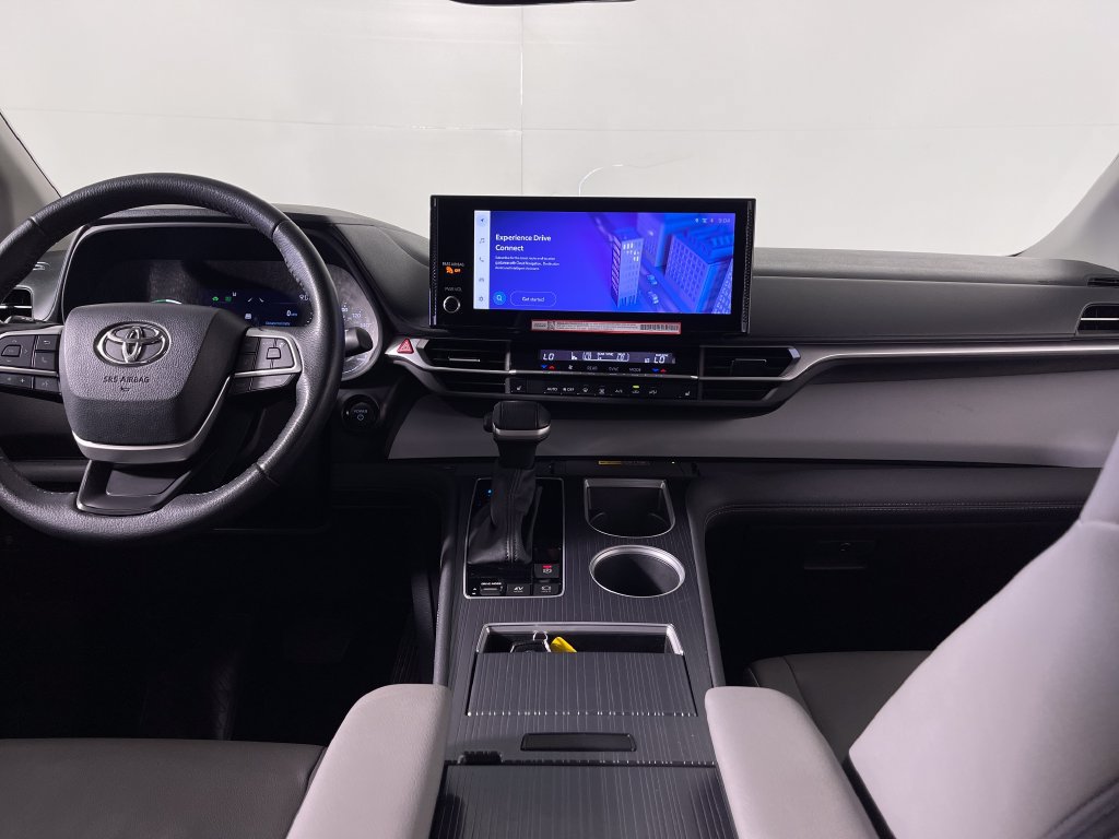 Certified 2025 Toyota Sienna XLE FWD image 14