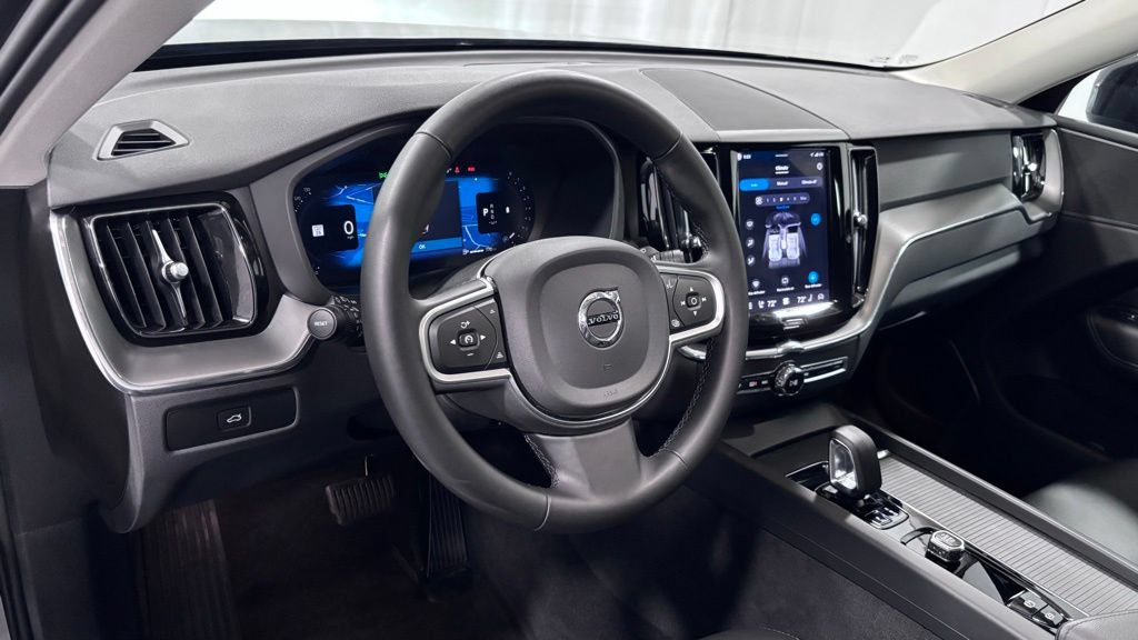 Certified 2025 Volvo XC60 B5 Core AWD/4WD image 10