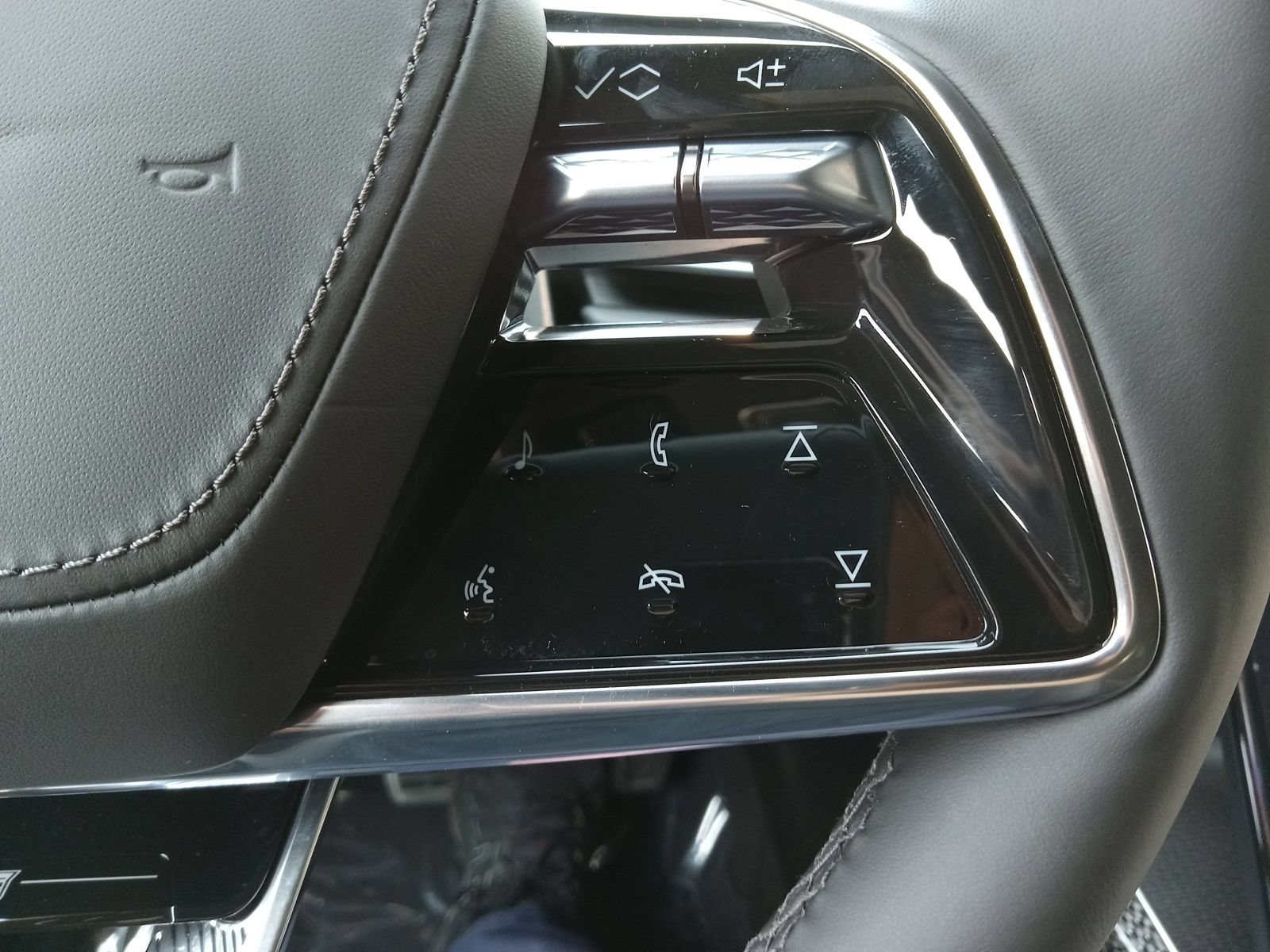 Certified 2026 Cadillac Escalade V AWD/4WD image 22