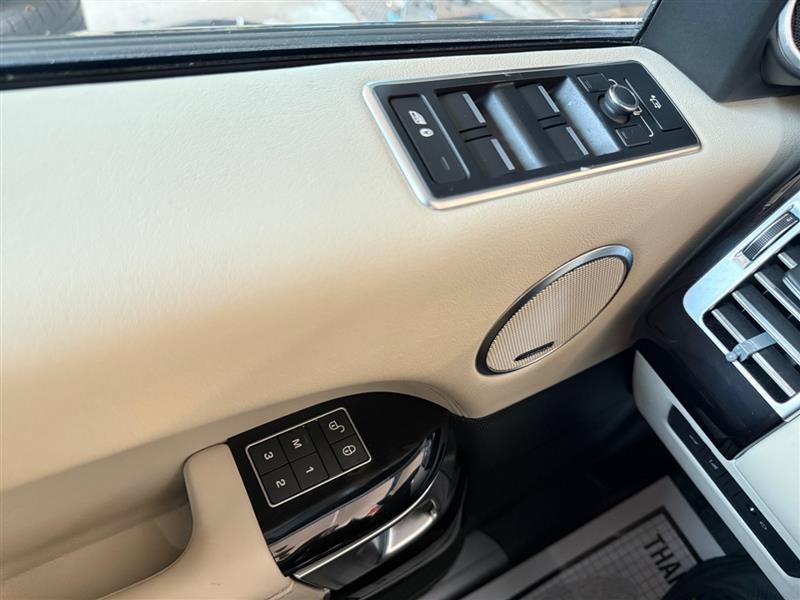 Used 2017 Land Rover Range Rover HSE AWD/4WD image 33
