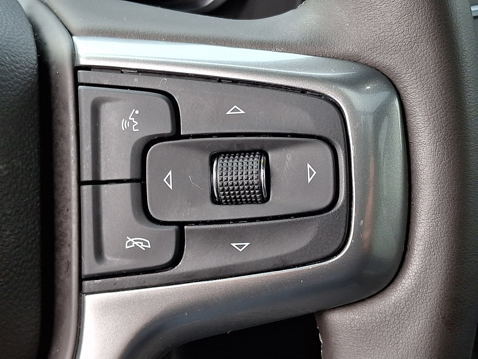 Used 2023 Chevrolet Tahoe LT w/ LT Signature Package AWD/4WD image 25