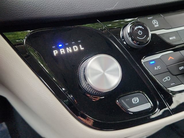 Used 2022 Chrysler Voyager LX FWD image 43