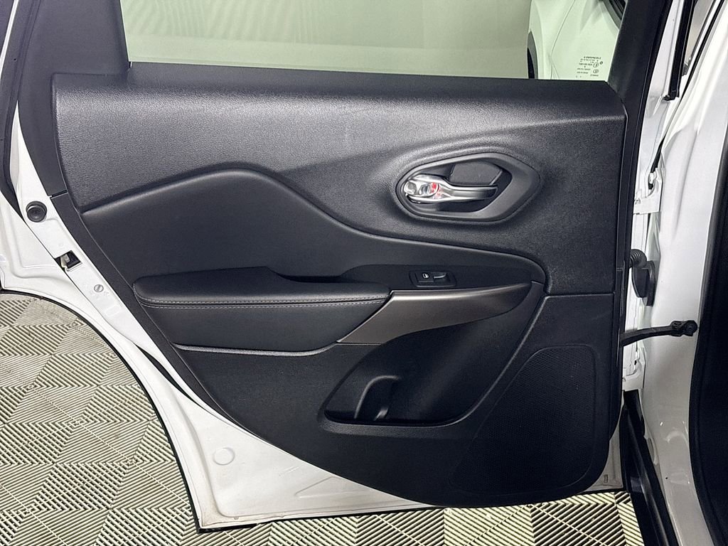 Used 2022 Jeep Cherokee Limited AWD/4WD image 19