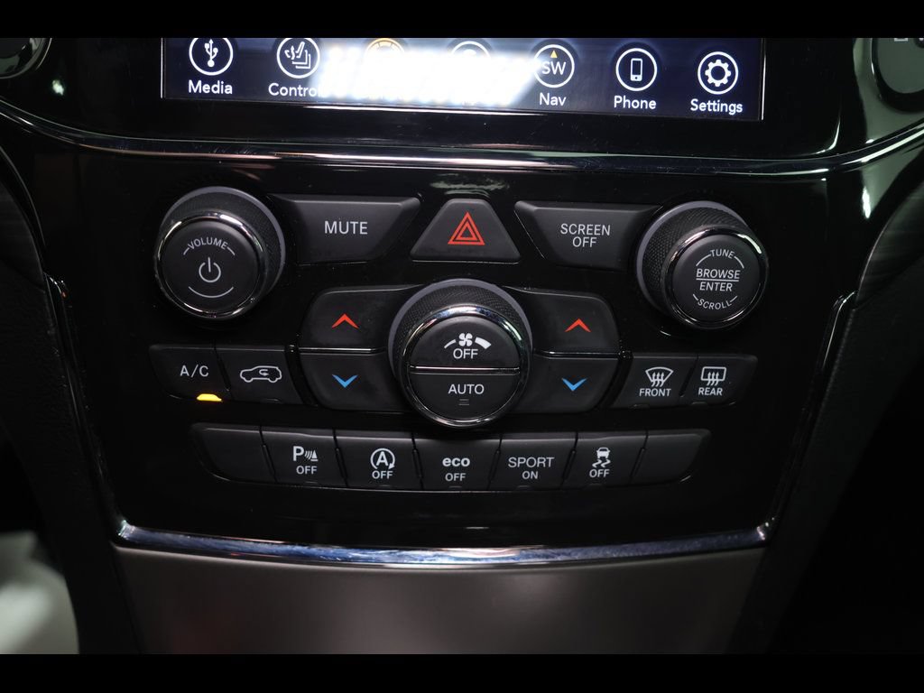 Used 2022 Jeep Grand Cherokee Laredo E w/ Security & Convenience Group AWD/4WD image 27