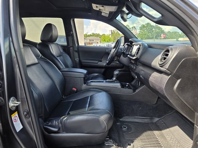 Used 2019 Toyota Tacoma TRD Sport AWD/4WD image 25