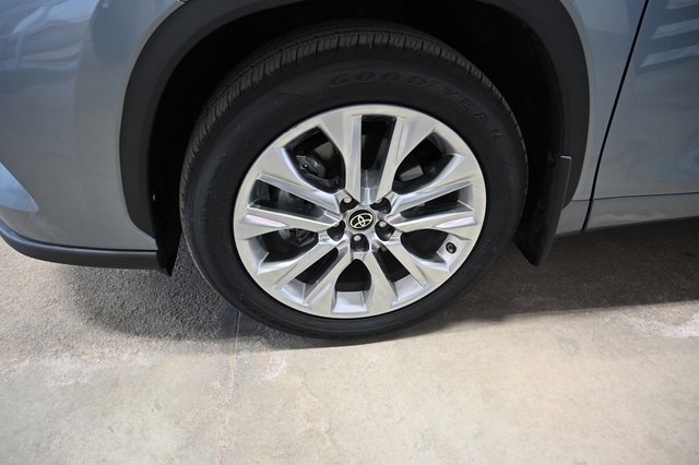 Used 2023 Toyota Highlander Limited image 33
