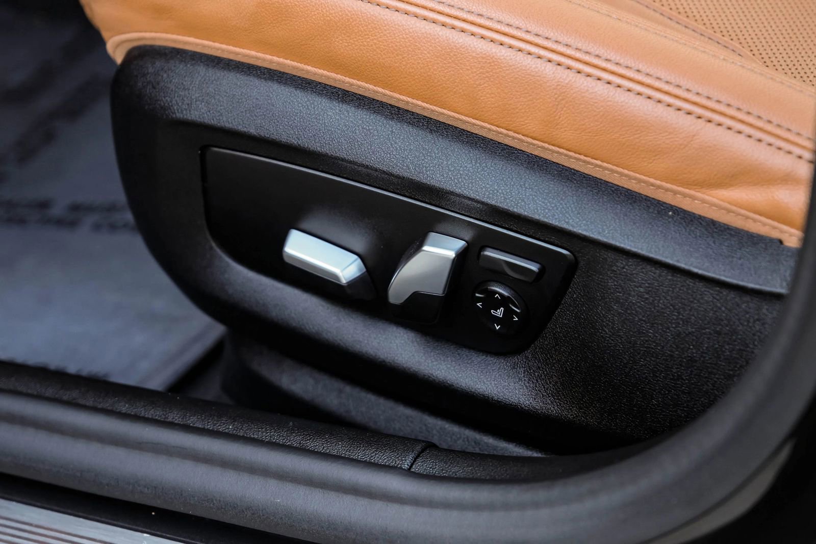 Used 2023 BMW 540i xDrive w/ Executive Package image 43