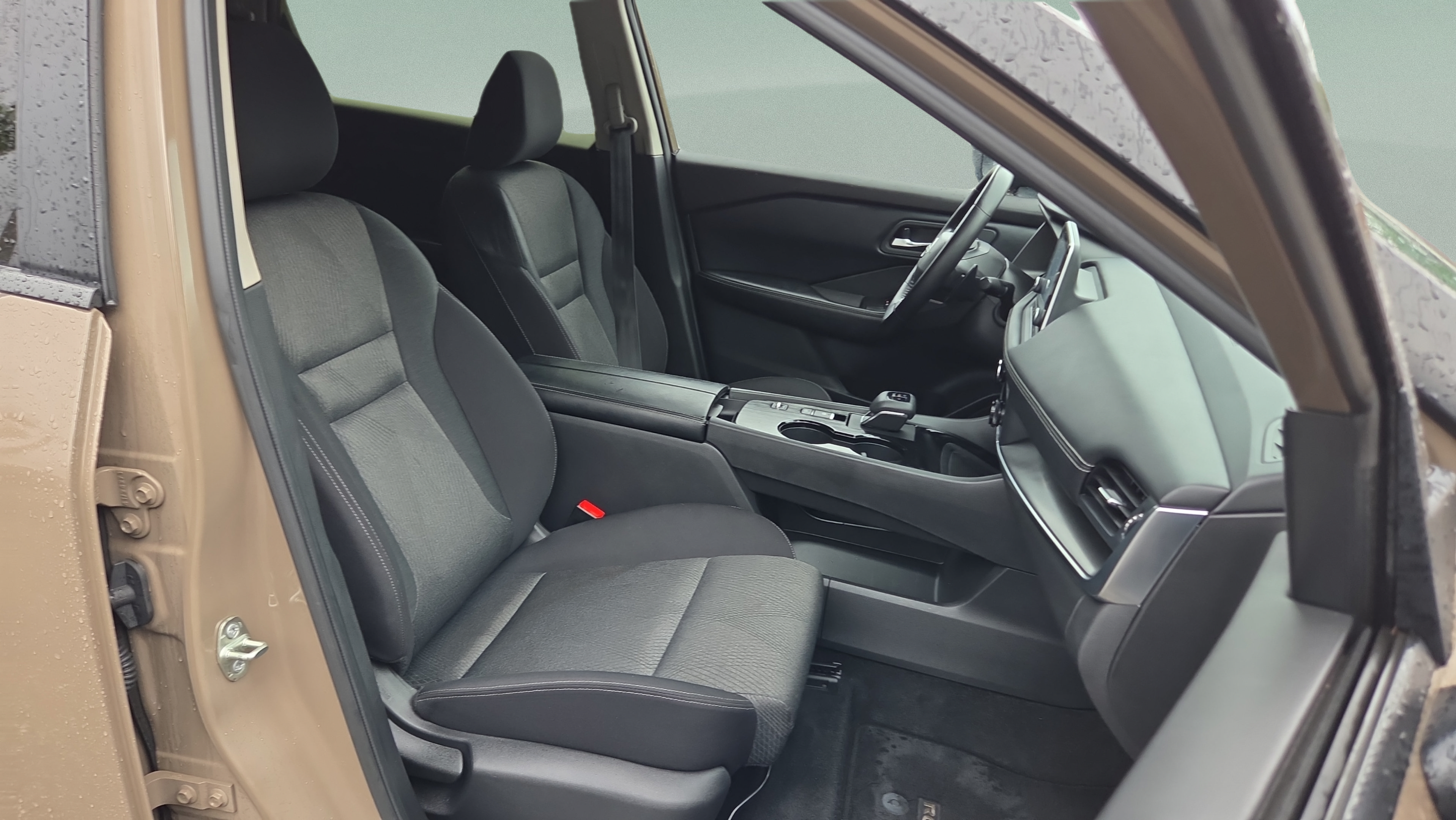 Used 2025 Nissan Rogue SV FWD image 17