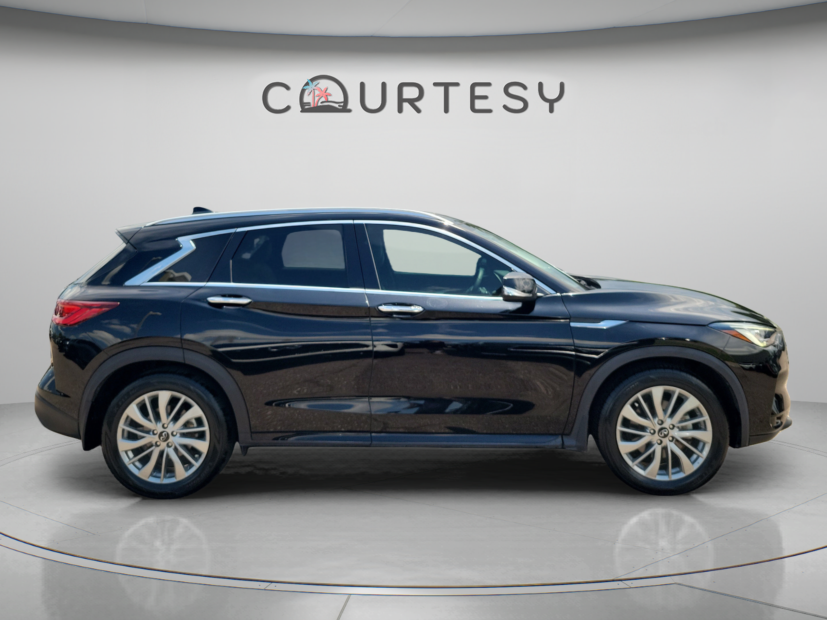 Used 2023 INFINITI QX50 Luxe FWD image 6