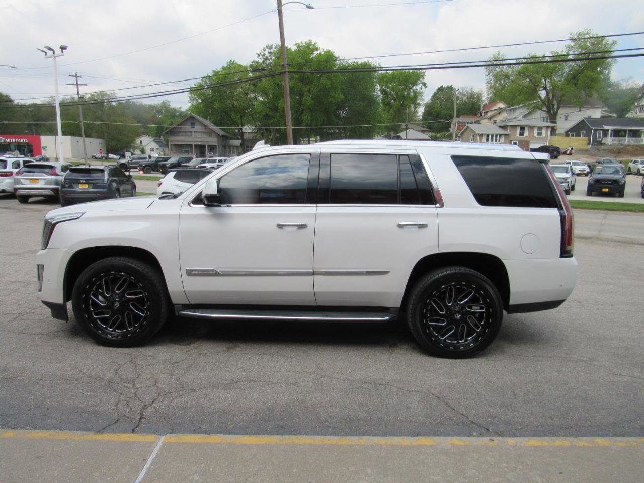 Used 2017 Cadillac Escalade Luxury AWD/4WD image 10