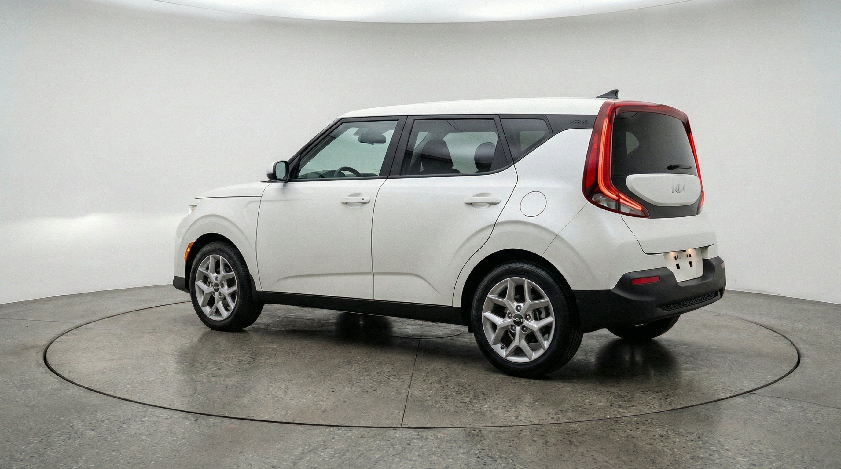 Used 2025 Kia Soul LX w/ LX Technology Package FWD image 6