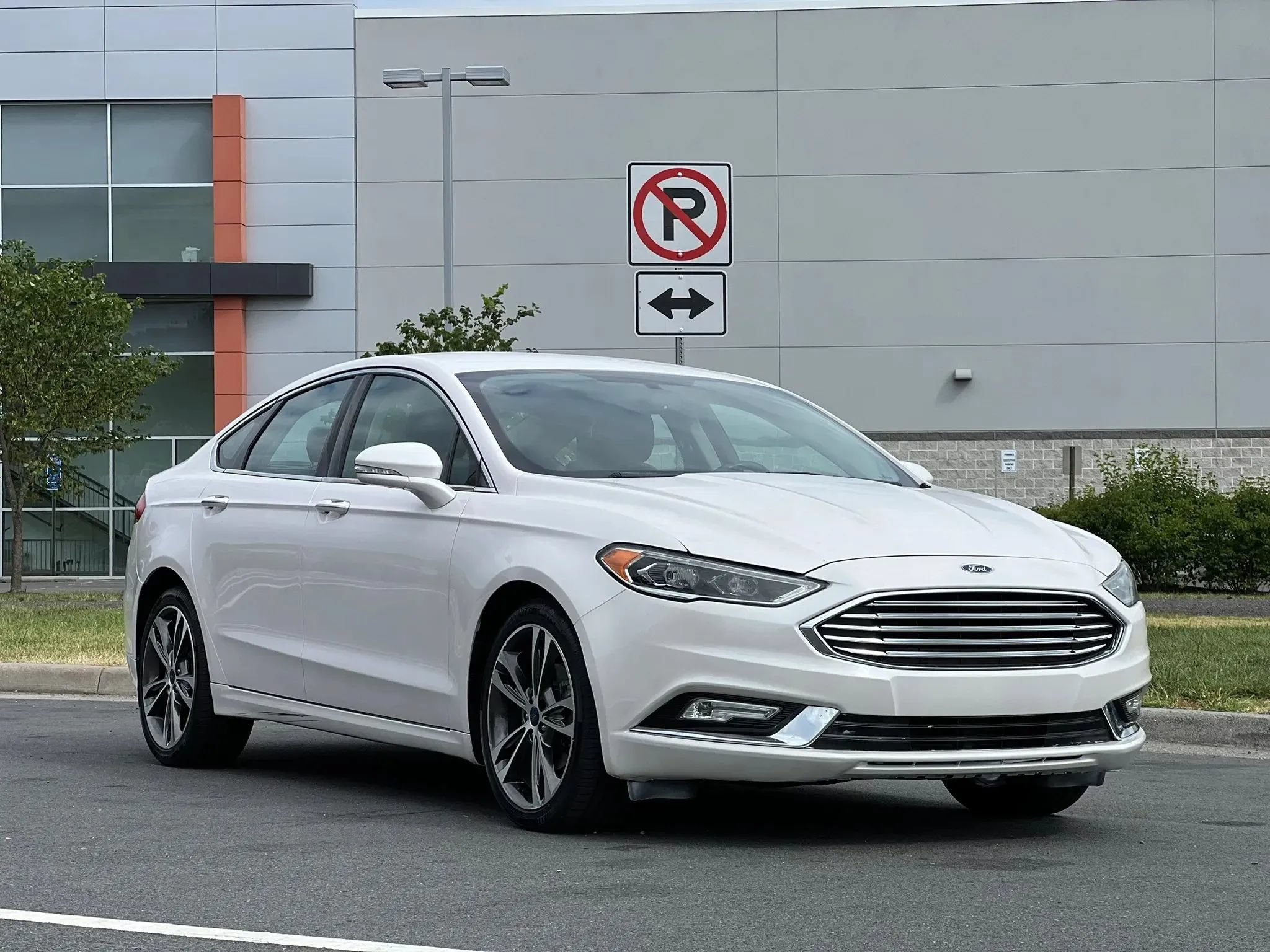 Used 2017 Ford Fusion Titanium AWD/4WD image 7