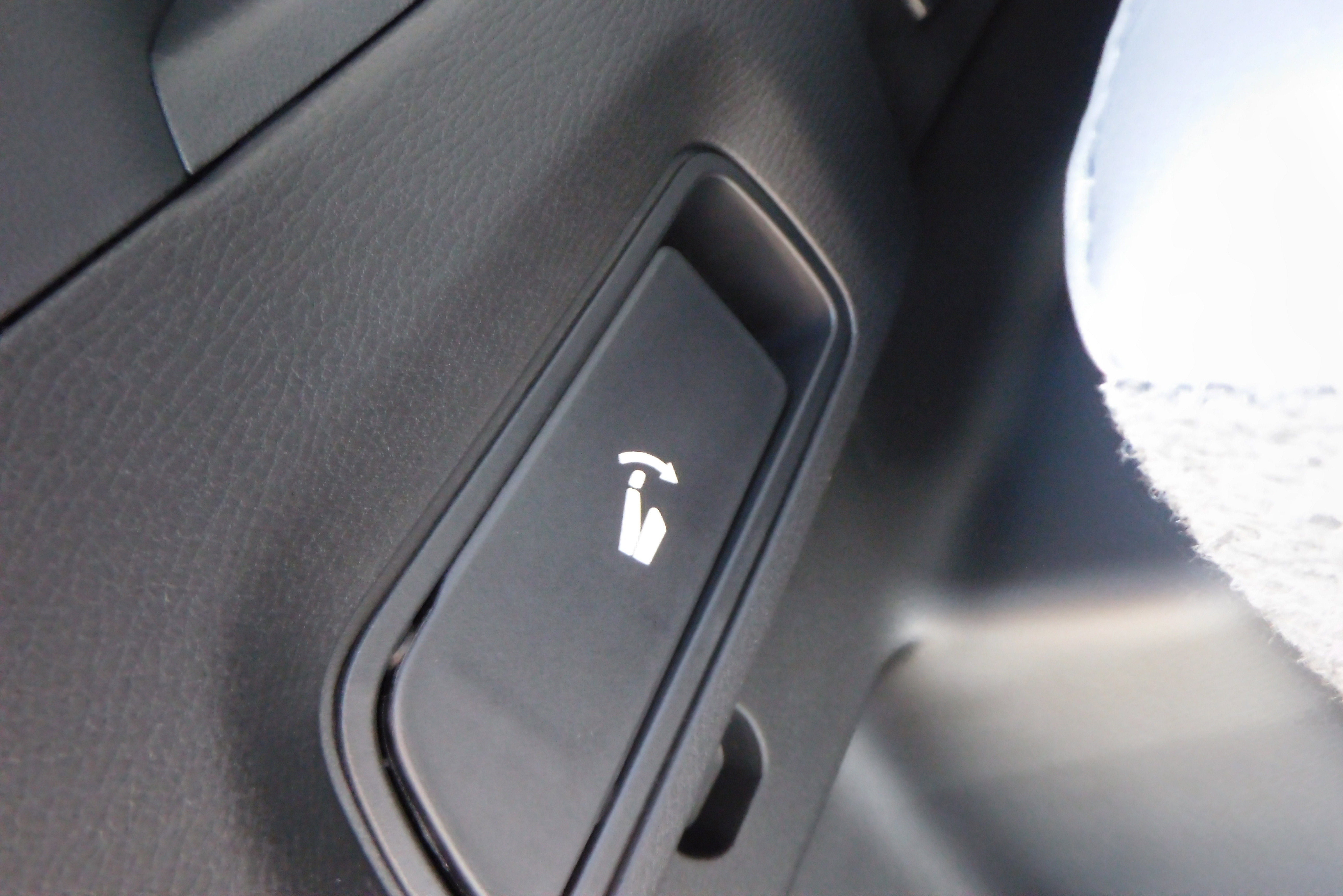 New 2025 Mitsubishi Outlander SE image 26
