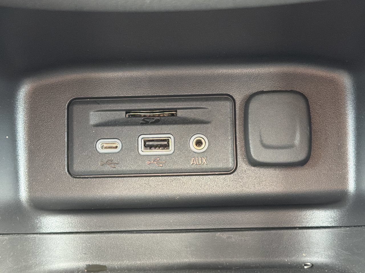 Used 2024 Chevrolet Equinox LT FWD image 7