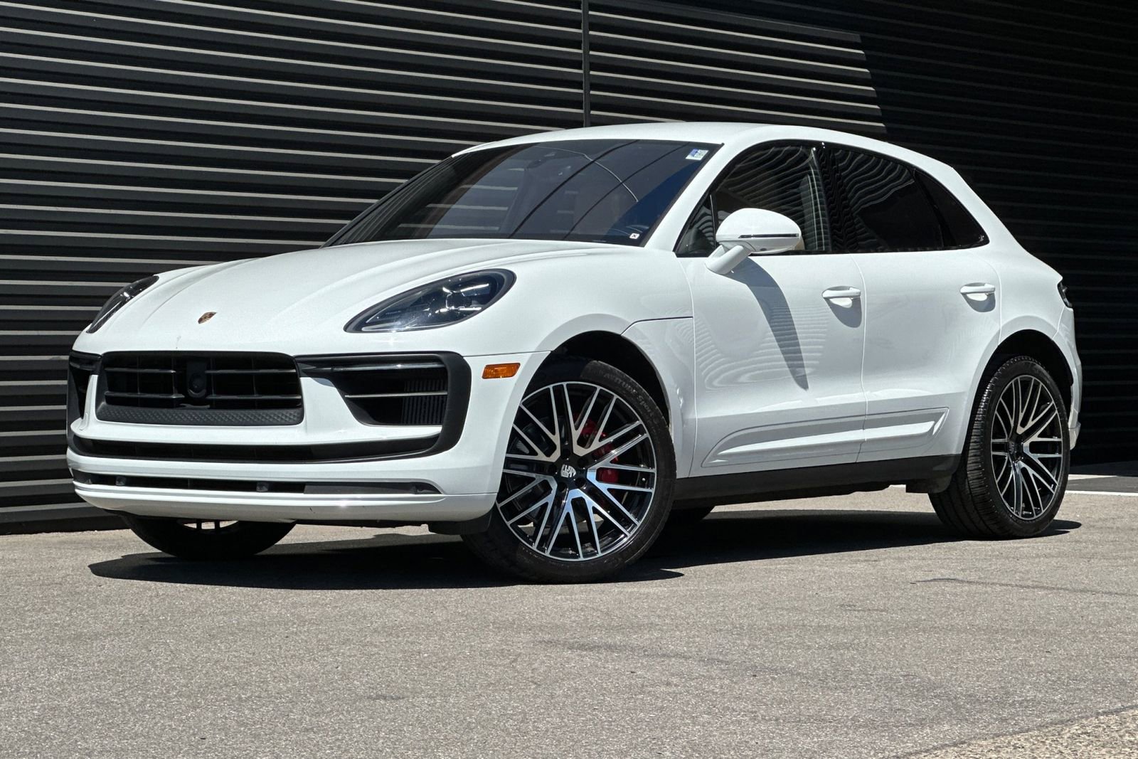 Certified 2023 Porsche Macan S image 1