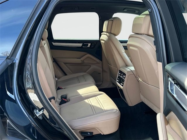 Used 2023 Porsche Cayenne Platinum Edition image 21